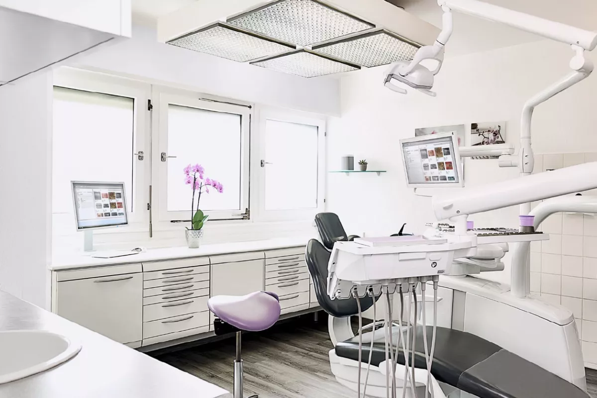 Behandlungsraum Praxis Dr. Nourian-von Vultee